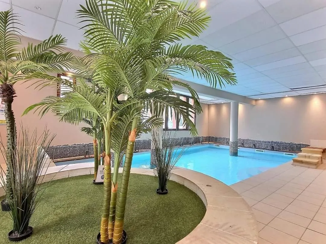 Superbe Appartement Avec Piscine Au Centre St Lary Village Saint-Lary-Soulan 0*,  France